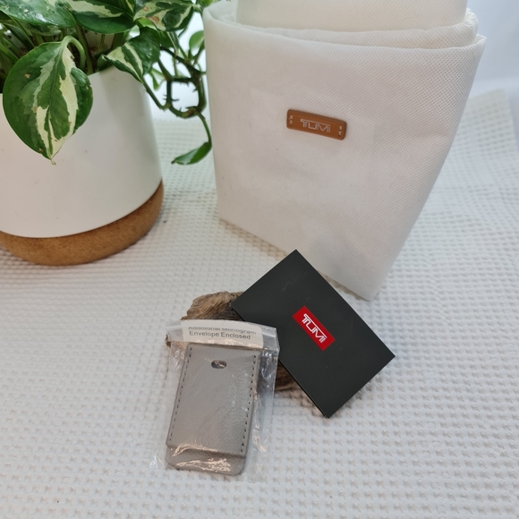 Tumi leather 'Carolina Voyageur' laptop tote and travel bag - Picture 9 of 10